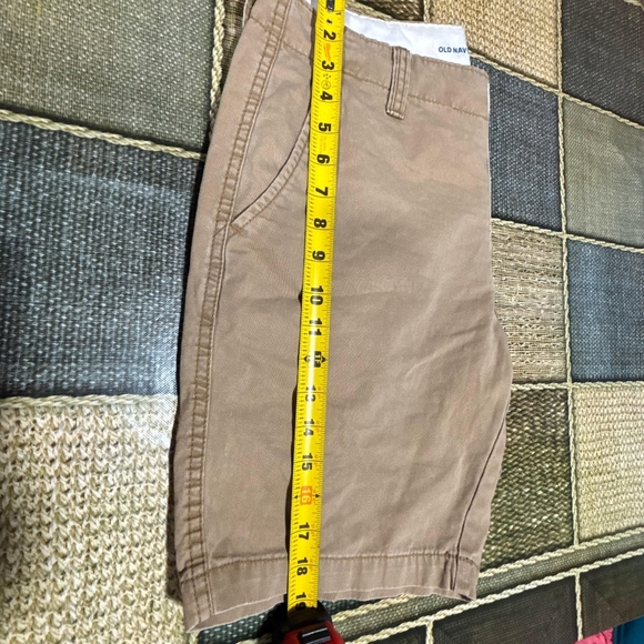 Old Navy Men's Tan Flat Front Shorts - Picture 5 of 5